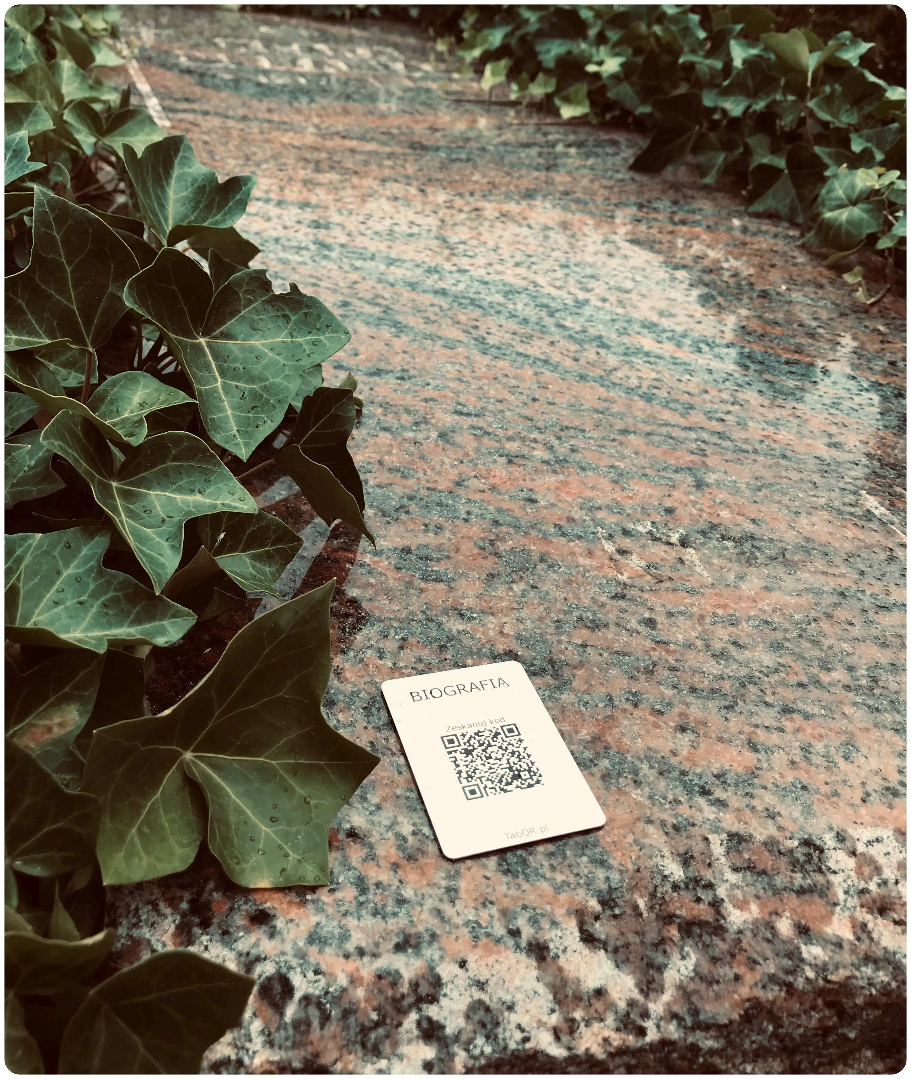Kody QR na pomniku
